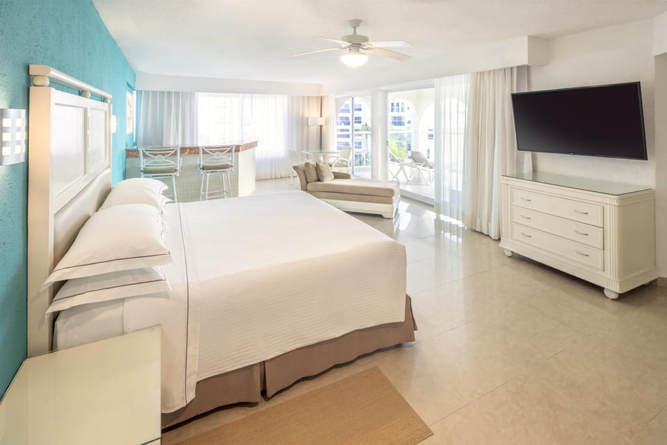 Junior Suite, Hot Tub, Ocean View | Free minibar, in-room safe, blackout drapes, iron/ironing board