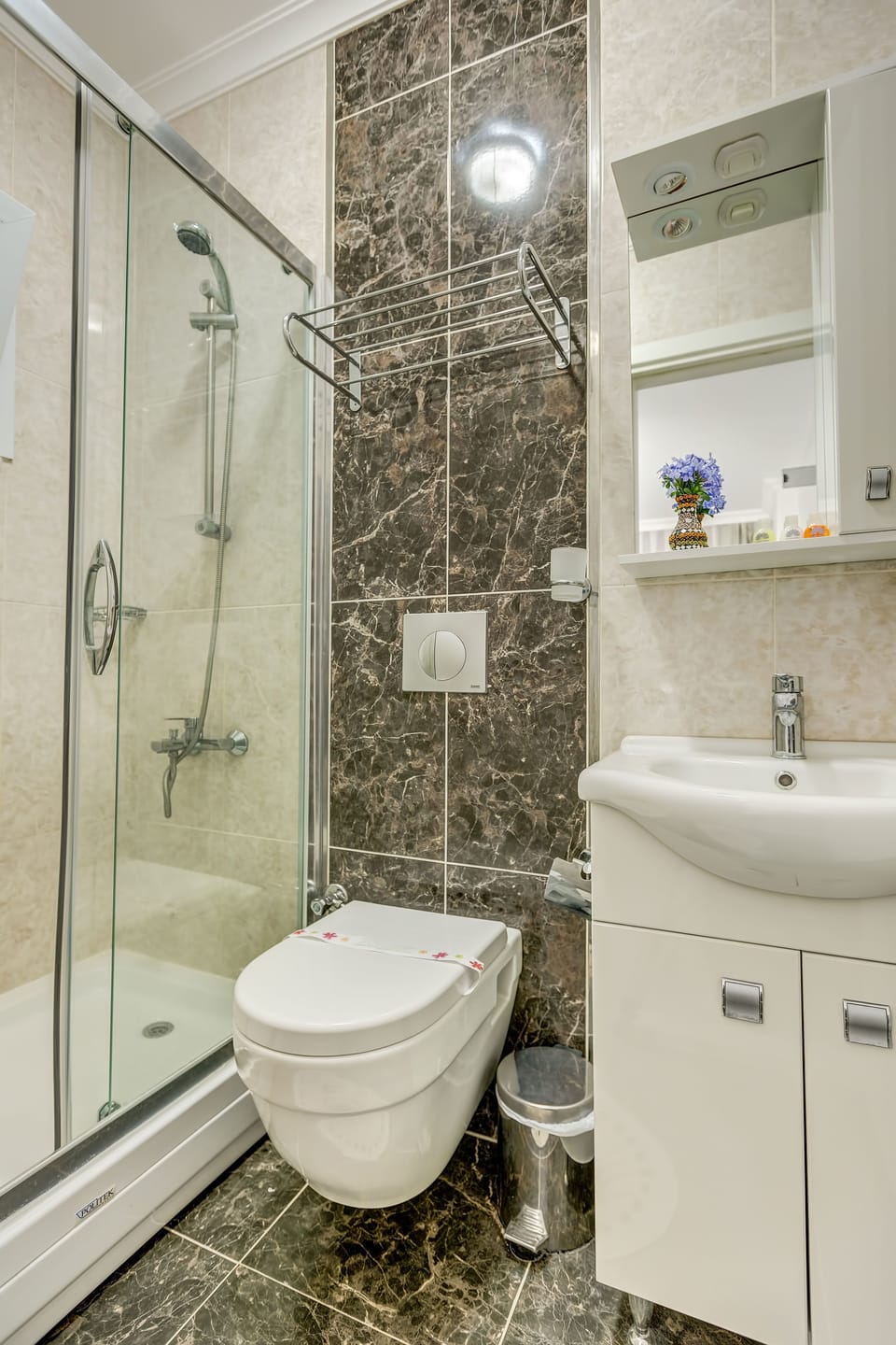 Double Room, Balcony | Bathroom | Shower, free toiletries, hair dryer, slippers