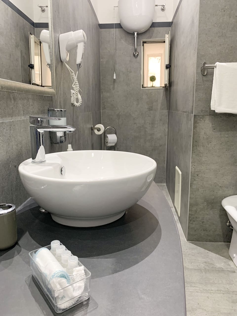 Comfort Triple Room, Multiple Beds, City View | Bathroom | Combined shower/tub, free toiletries, hair dryer, bathrobes