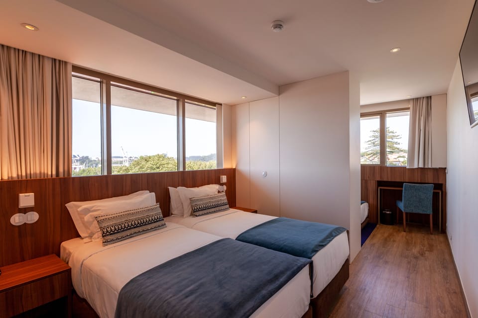 Triple Room | Minibar, in-room safe, desk, blackout drapes
