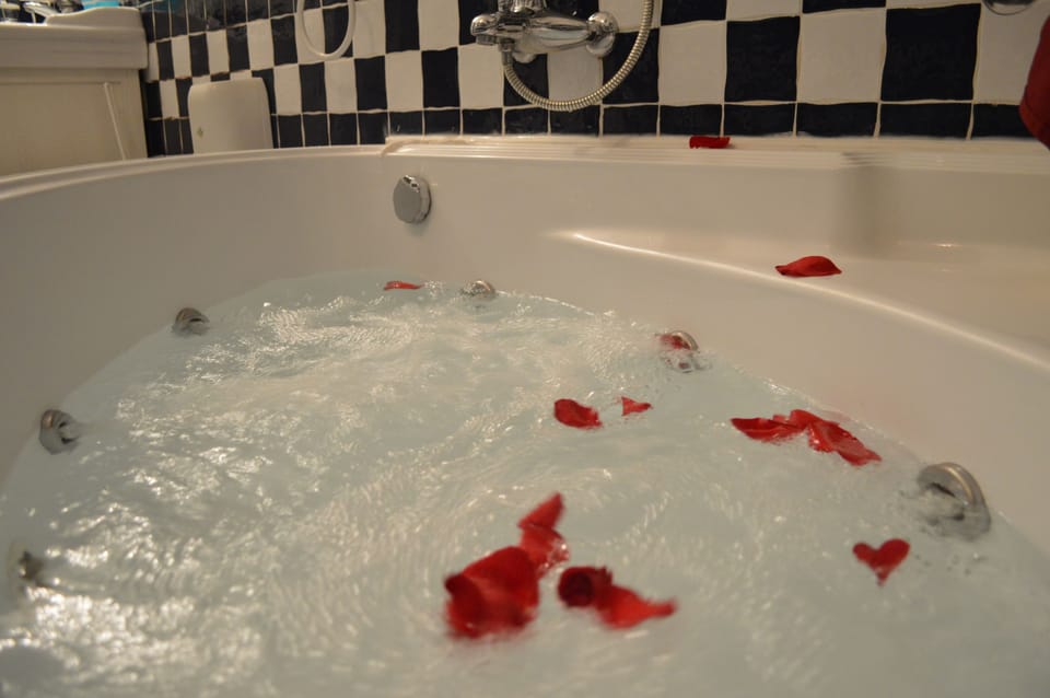 Jetted tub