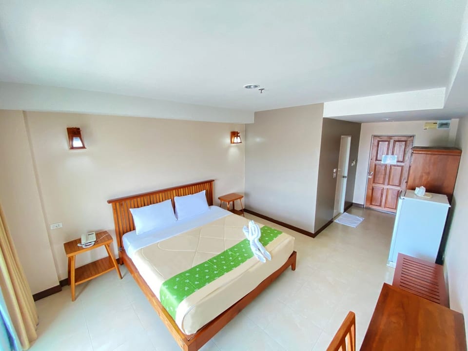 Standard Double Room | Desk, soundproofing, free WiFi, bed sheets