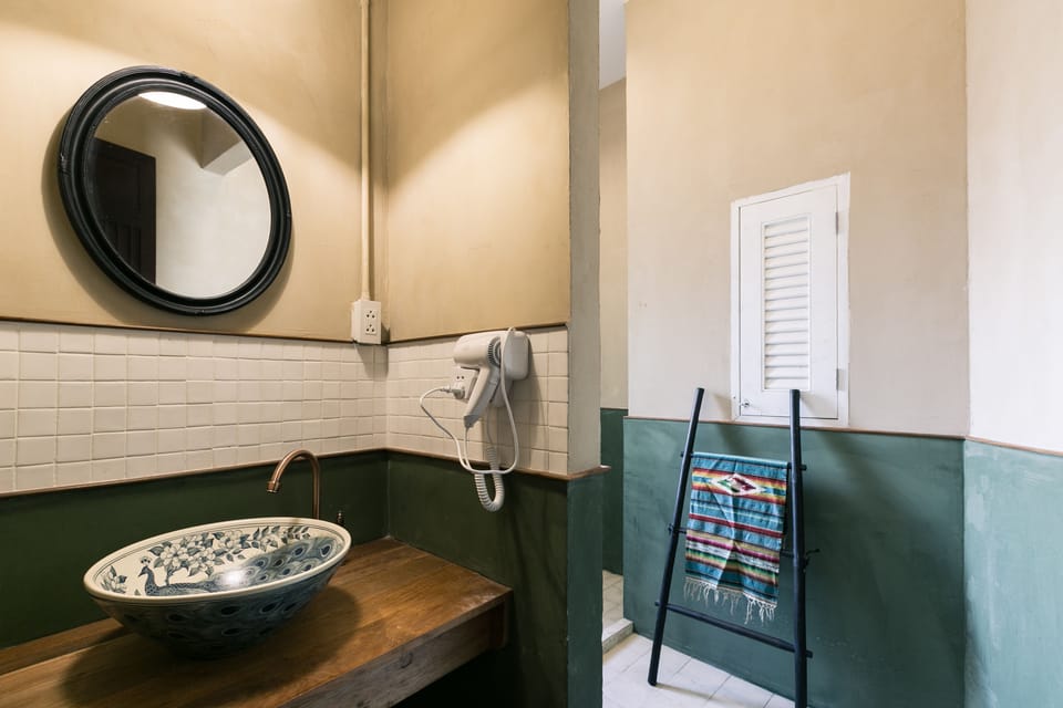 Deluxe Double Room, Balcony | Bathroom | Shower, free toiletries, hair dryer, towels
