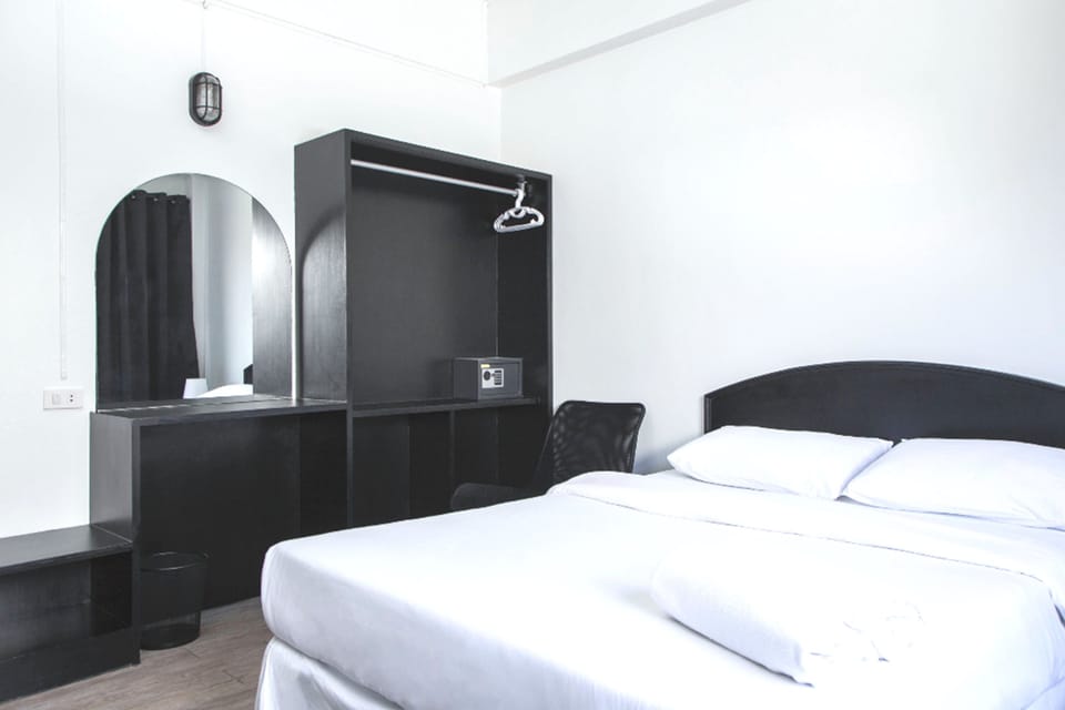 Superior Room | In-room safe, free WiFi, bed sheets