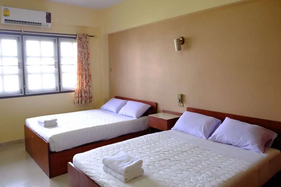 Standard Quadruple Room | Desk, free WiFi
