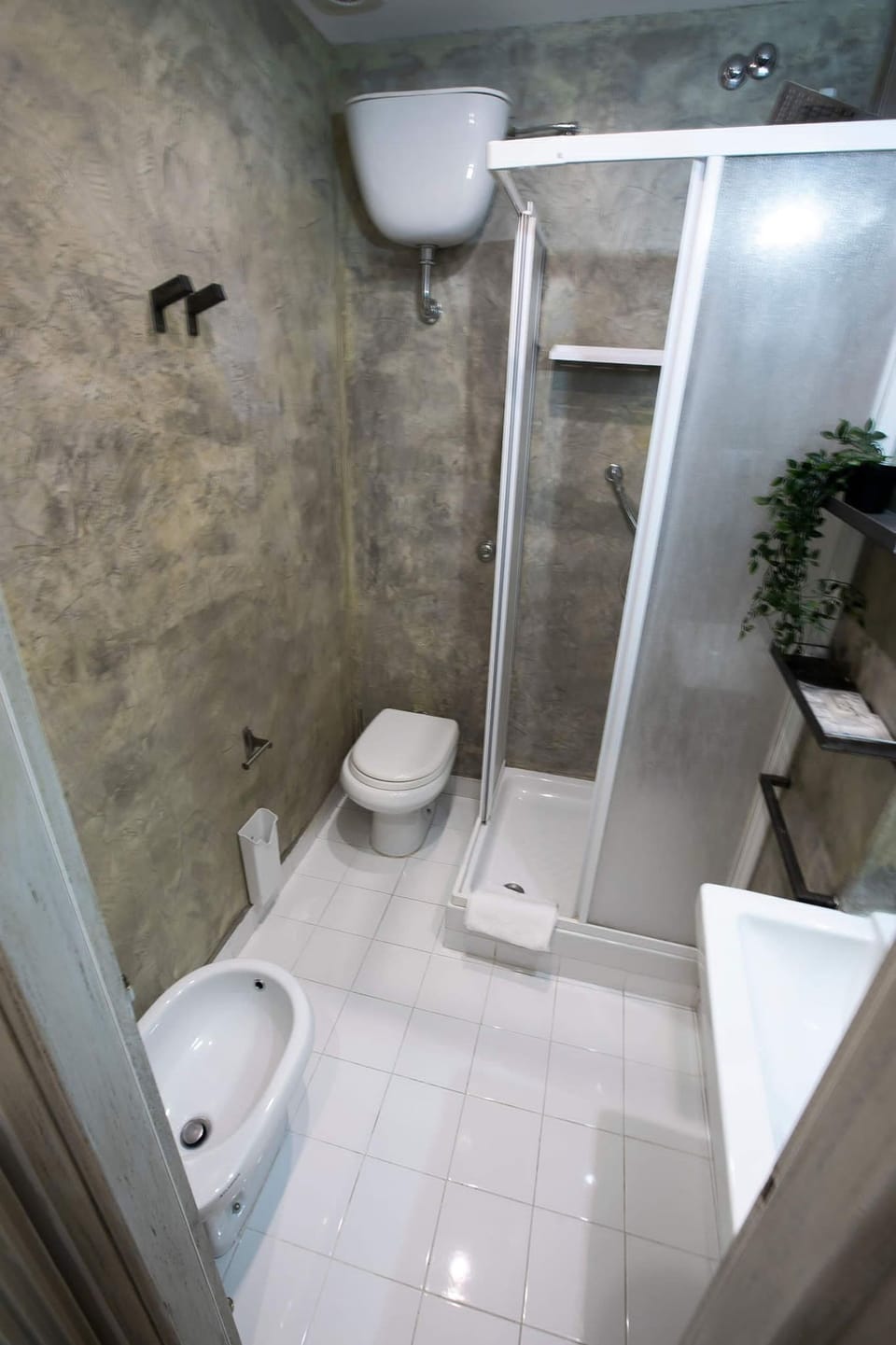 Family Quadruple Room, 2 Bedrooms | Bathroom | Shower, free toiletries, hair dryer, bidet