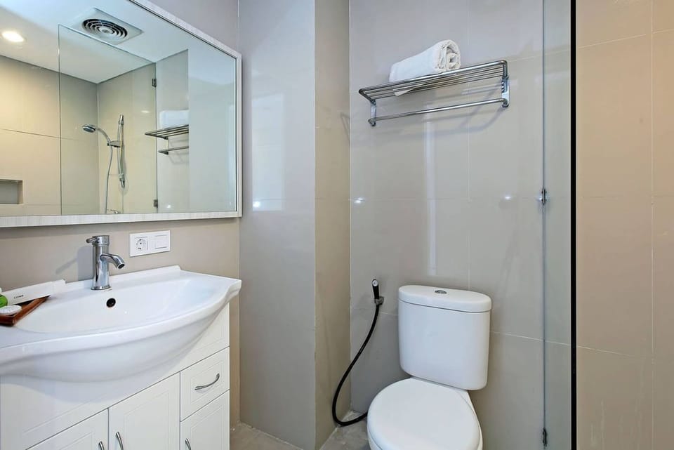 Standard Room | Bathroom | Shower, free toiletries, bidet, towels