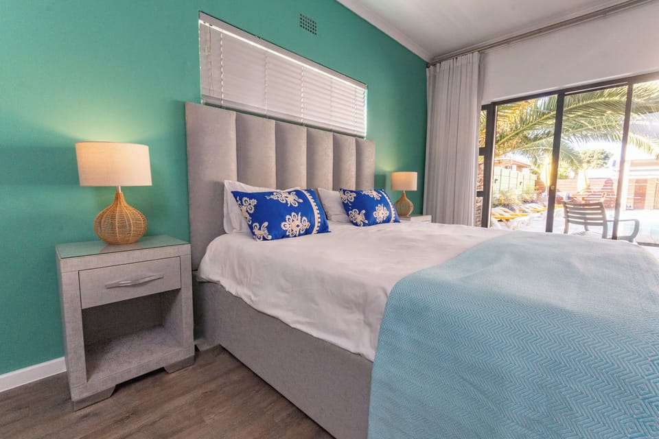 Luxury Double Room | Cribs (free), bed sheets