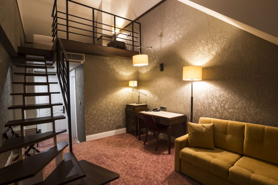 Room | Minibar, in-room safe, desk, soundproofing