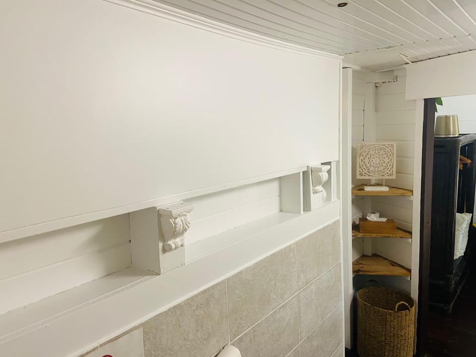 Deluxe Cabin, Accessible, Ensuite (Cabanon Jardin d'Eden) | Bathroom | Shower, free toiletries, slippers, towels