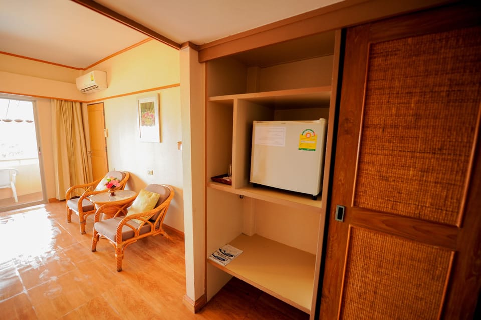 Standard Twin Room | In-room safe, WiFi (free), bed sheets