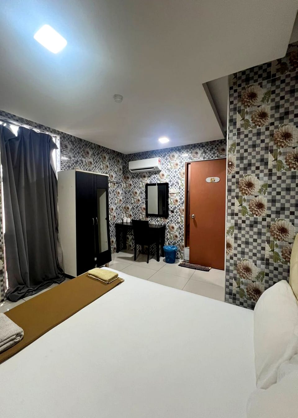Double Room | Iron/ironing board (on request), WiFi (free)