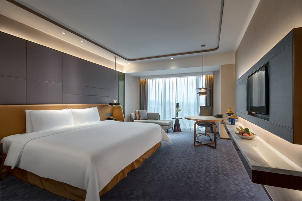 Down comforters, minibar, in-room safe, desk