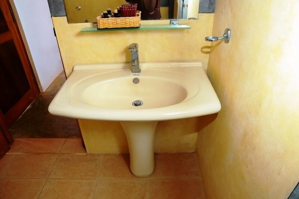 Bathroom sink