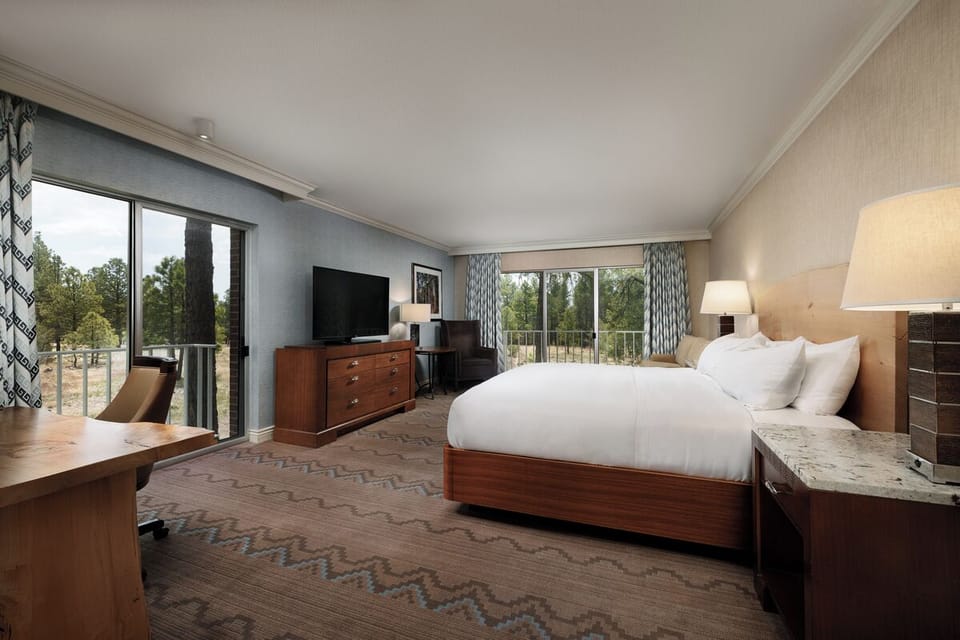Grand Room, 1 King Bed | Premium bedding, in-room safe, desk, blackout drapes