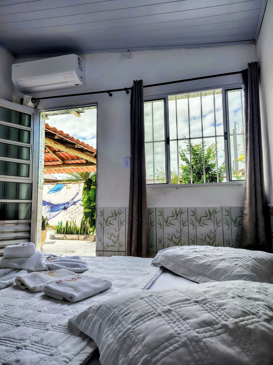 Free WiFi, bed sheets