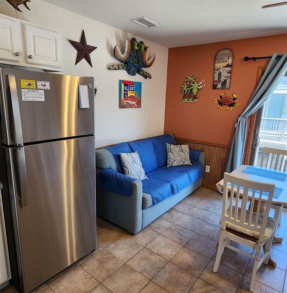 Studio | Living area | TV, DVD player
