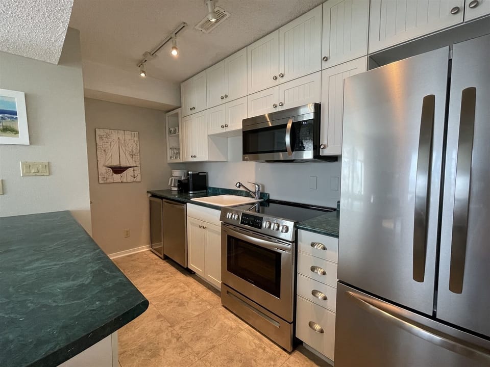 Condo, 1 Bedroom | Private kitchen | Coffee/tea maker, full-size fridge, microwave, stovetop