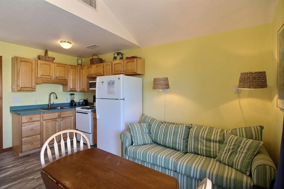 Studio | Living area | TV, DVD player