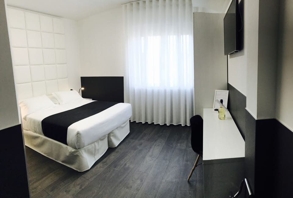 Single Room | Premium bedding, minibar, in-room safe, desk