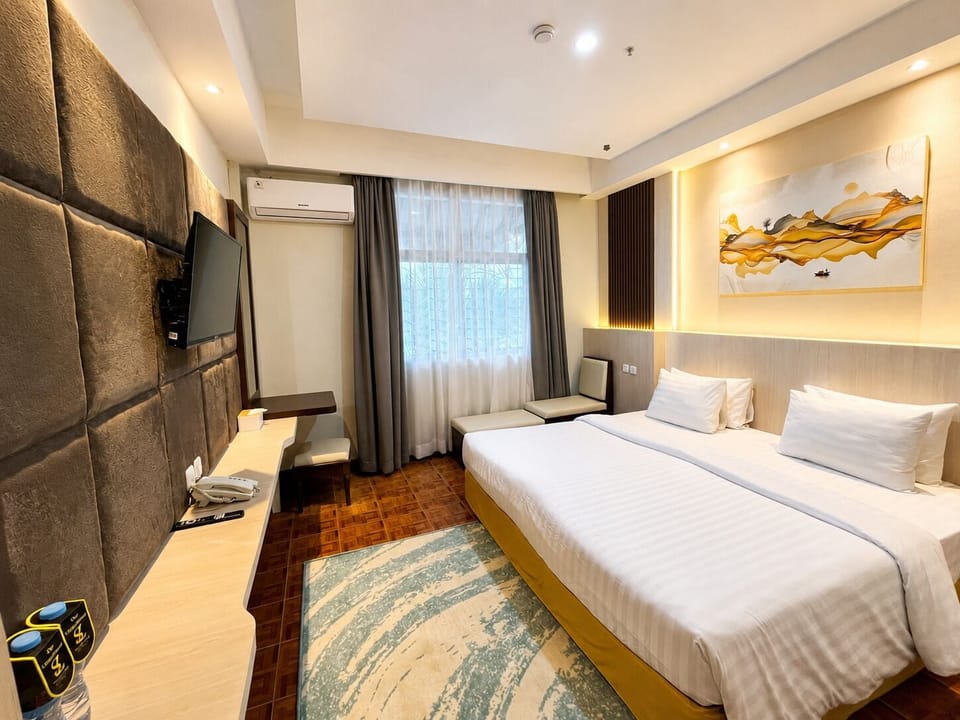 Deluxe Double Room | Desk, blackout drapes, WiFi (free)
