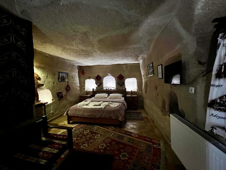 Romantic Double Room | Premium bedding, desk, soundproofing, iron/ironing board
