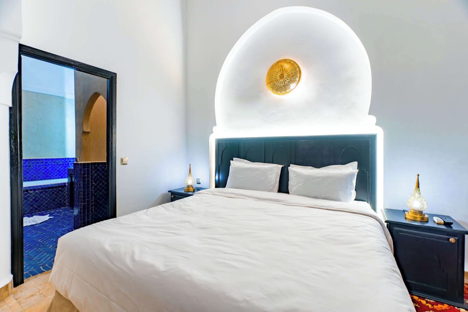 Panoramic Suite, 1 King Bed, Courtyard View | Premium bedding, in-room safe, individually decorated