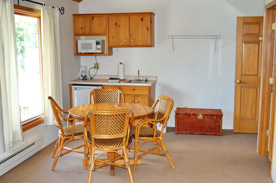Suite, 2 Bedrooms, Non Smoking | Private kitchenette | Fridge, paper towels