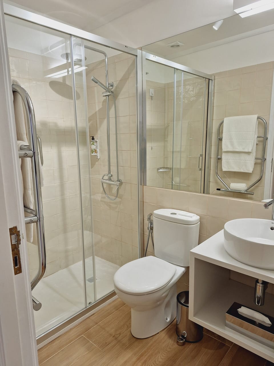 Double or Twin Room | Bathroom shower
