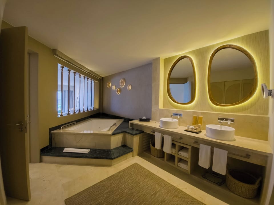 Shower, free toiletries, hair dryer, bathrobes
