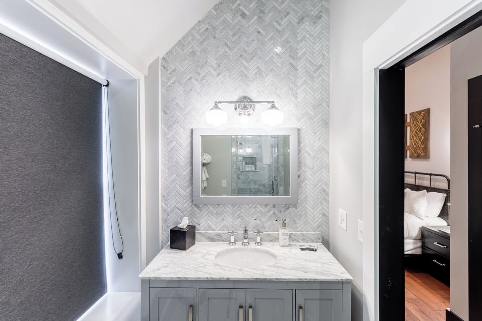 Luxury House, 6 Bedrooms | Bathroom | Shower, free toiletries, hair dryer, towels