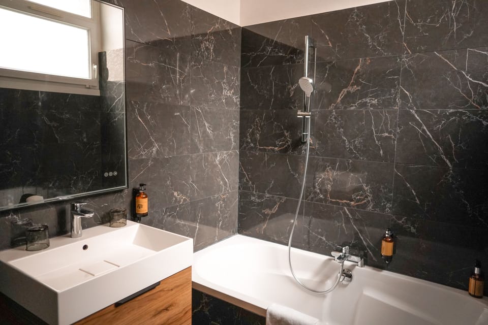 Executive Double Room | Bathroom | Free toiletries, hair dryer, towels
