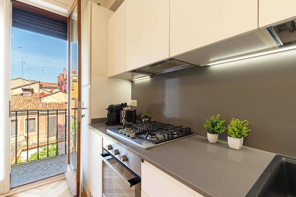 Panoramic Apartment, 2 Bedrooms (Check-in online) | Private kitchen | Toaster, cookware/dishes/utensils