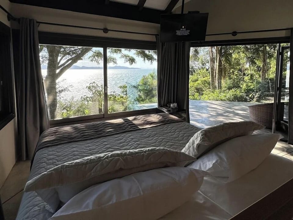 Presidential Room, Hot Tub | Premium bedding, in-room safe, blackout drapes, free cribs/infant beds