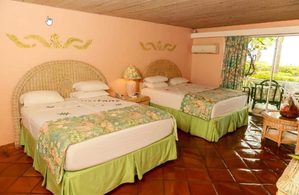 Superior Room, Garden View | Minibar, in-room safe, iron/ironing board, cribs (free)