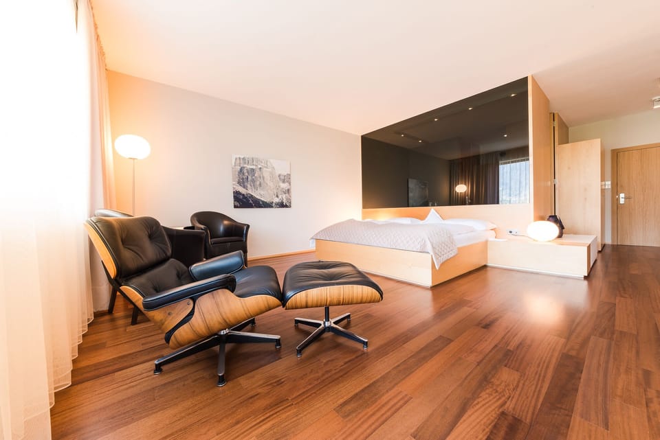 Deluxe Double Room | Frette Italian sheets, pillowtop beds, minibar, in-room safe