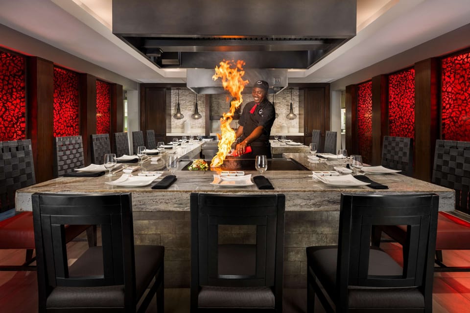 20 restaurants; breakfast, lunch, and dinner served