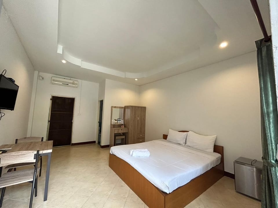 Standard Double or Twin Room | Desk, free WiFi, bed sheets