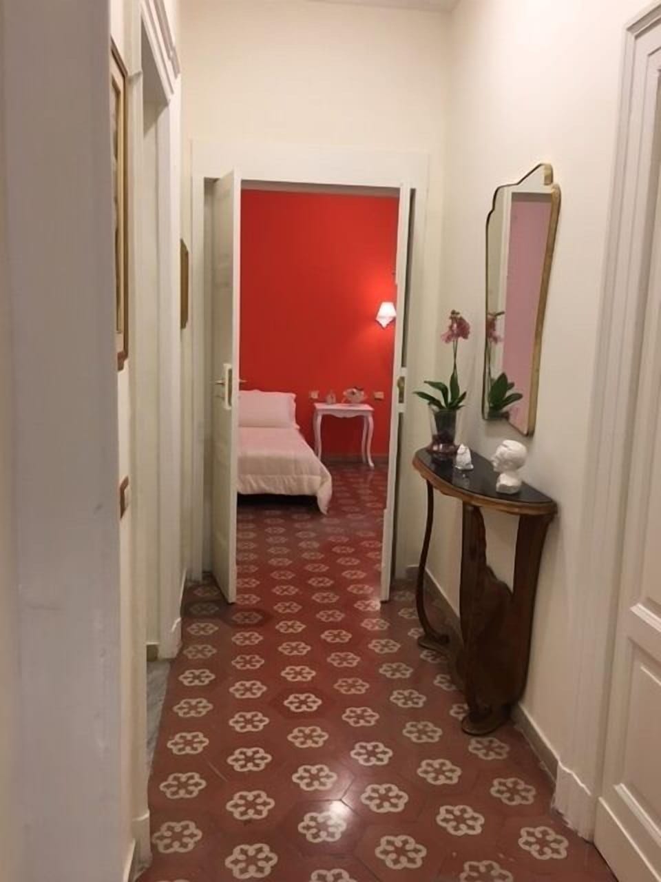 Romantic Apartment, Shared Bathroom | Hallway