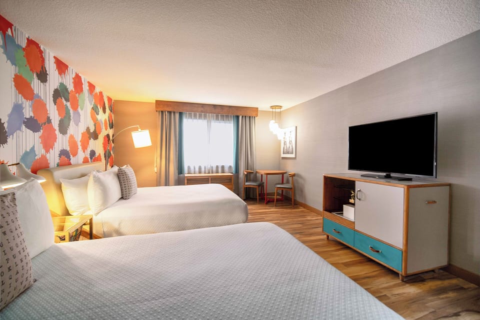 Premium bedding, in-room safe, desk, WiFi (free)