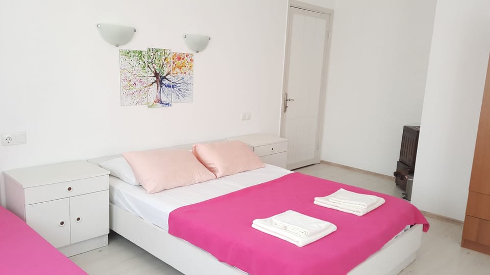 Triple Room | Free WiFi, bed sheets