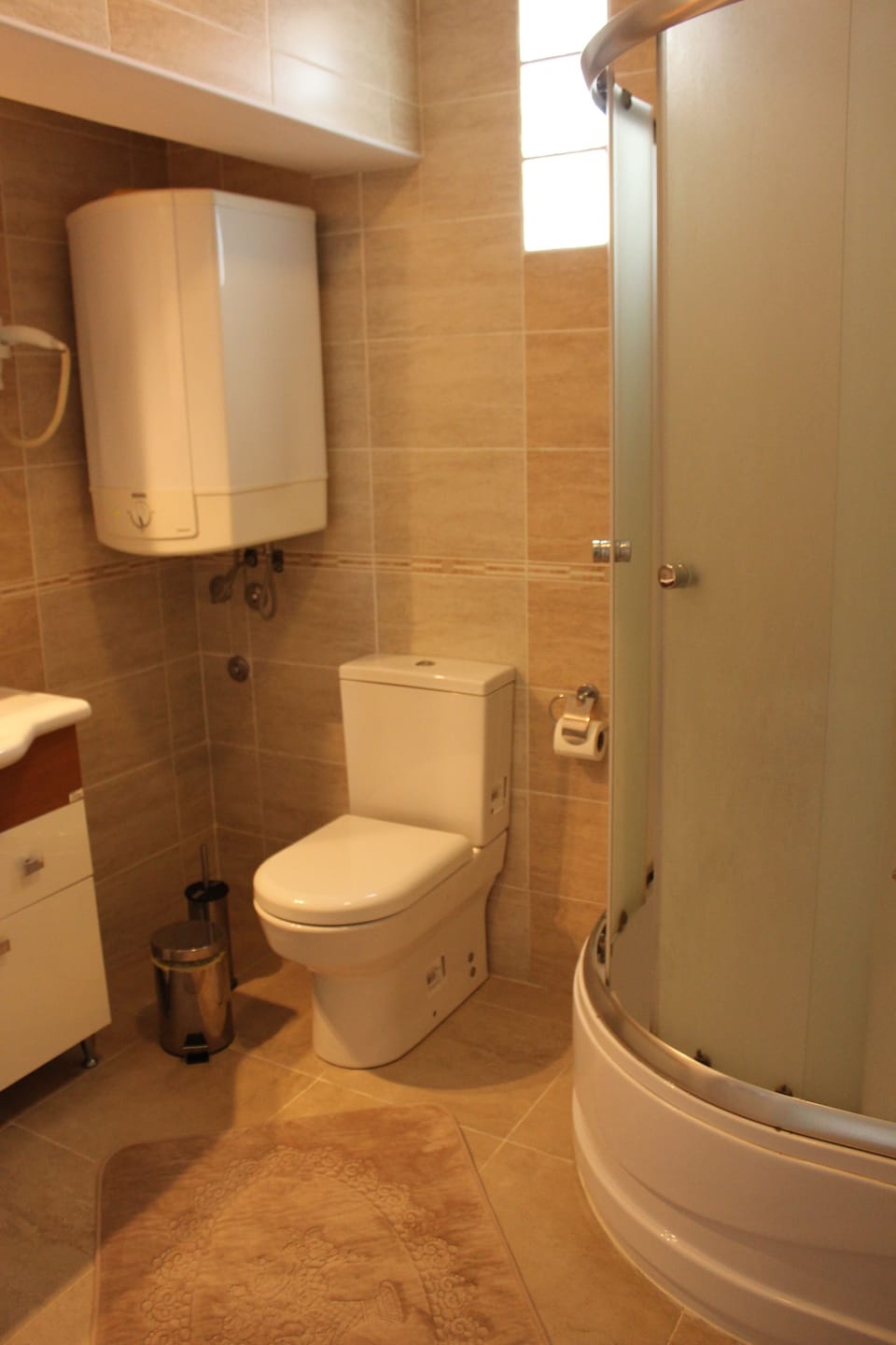 Shower, free toiletries, hair dryer, slippers