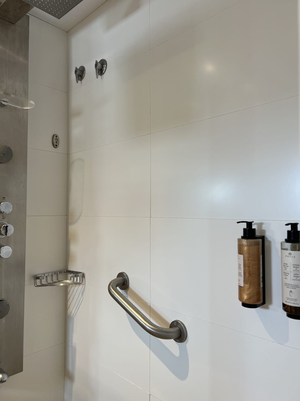 Superior Double or Twin Room | Bathroom shower