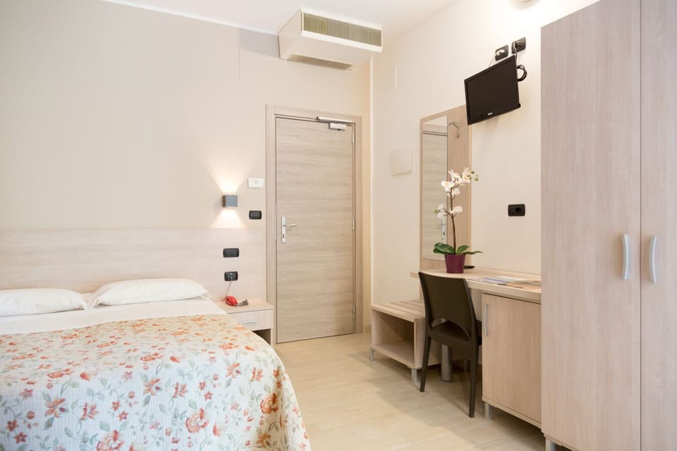 Family Room (1st floor - no elevator) | Minibar, in-room safe, desk, laptop workspace