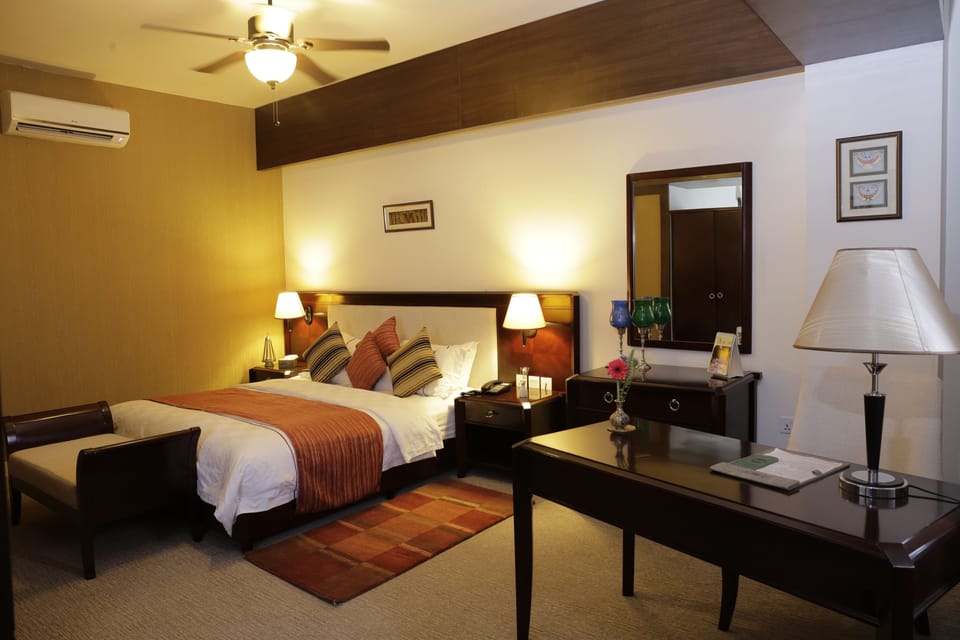 Standard Room | In-room safe, desk, free WiFi, bed sheets