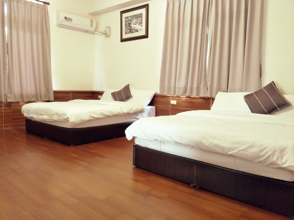 Family Room, 2 Double Beds | Blackout drapes, free WiFi, bed sheets