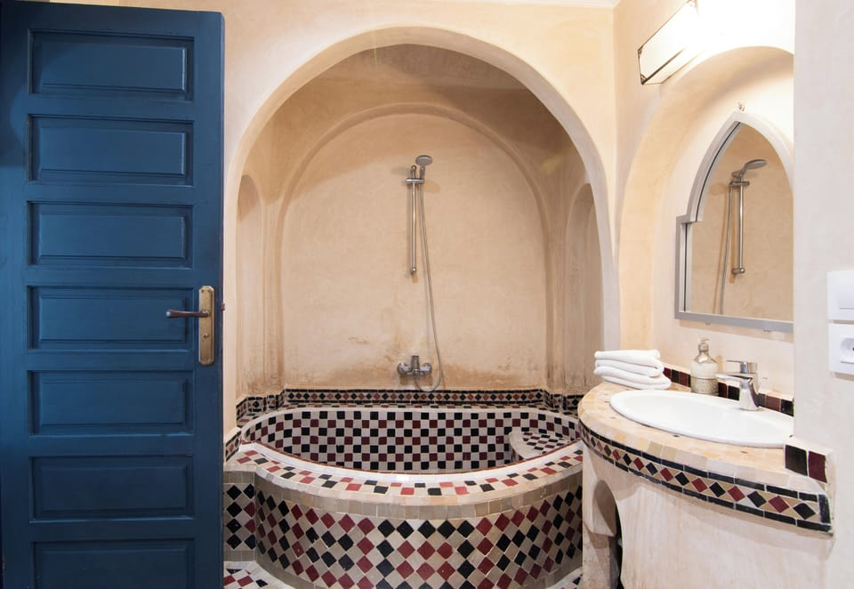 Suite | Bathroom | Shower, towels