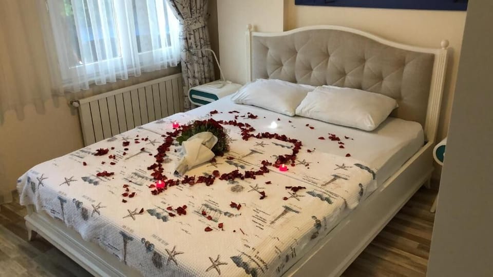 Premium bedding, free minibar items, desk, free WiFi