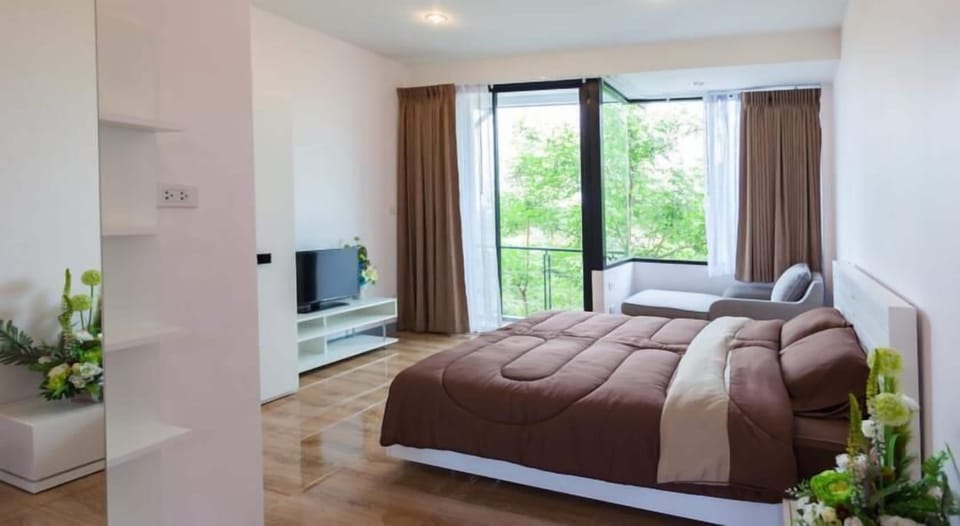 Basic Double Room Single Use | Free WiFi, bed sheets