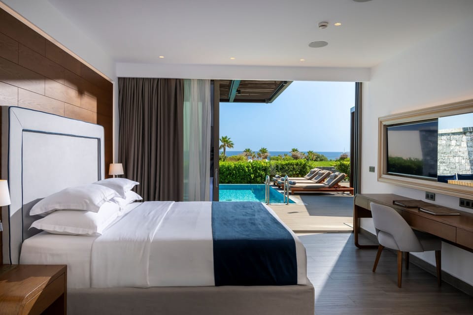 Executive Fitness Suite Sea View with Private Pool and Gym | Premium bedding, minibar, in-room safe, desk